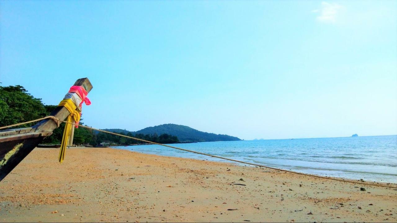 The Beach at Klong Muang Ngoại thất bức ảnh