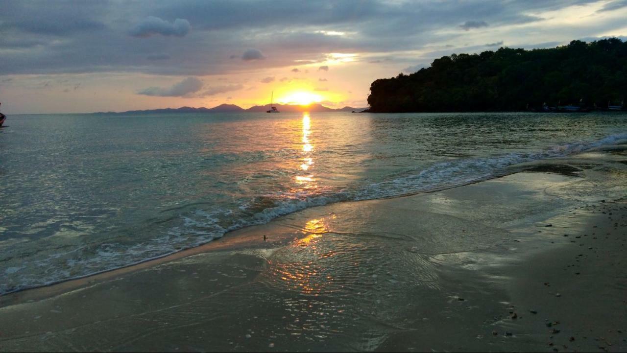 The Beach at Klong Muang Ngoại thất bức ảnh